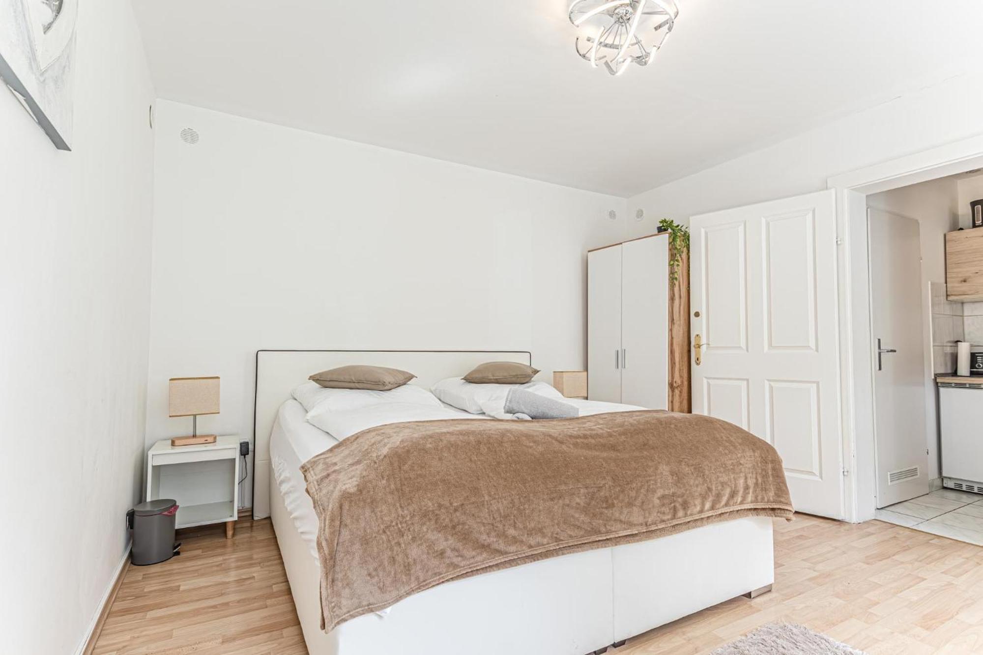 City Vibes: 1Br Apt, 10 Min To Westbahnhof Vienna Exterior photo