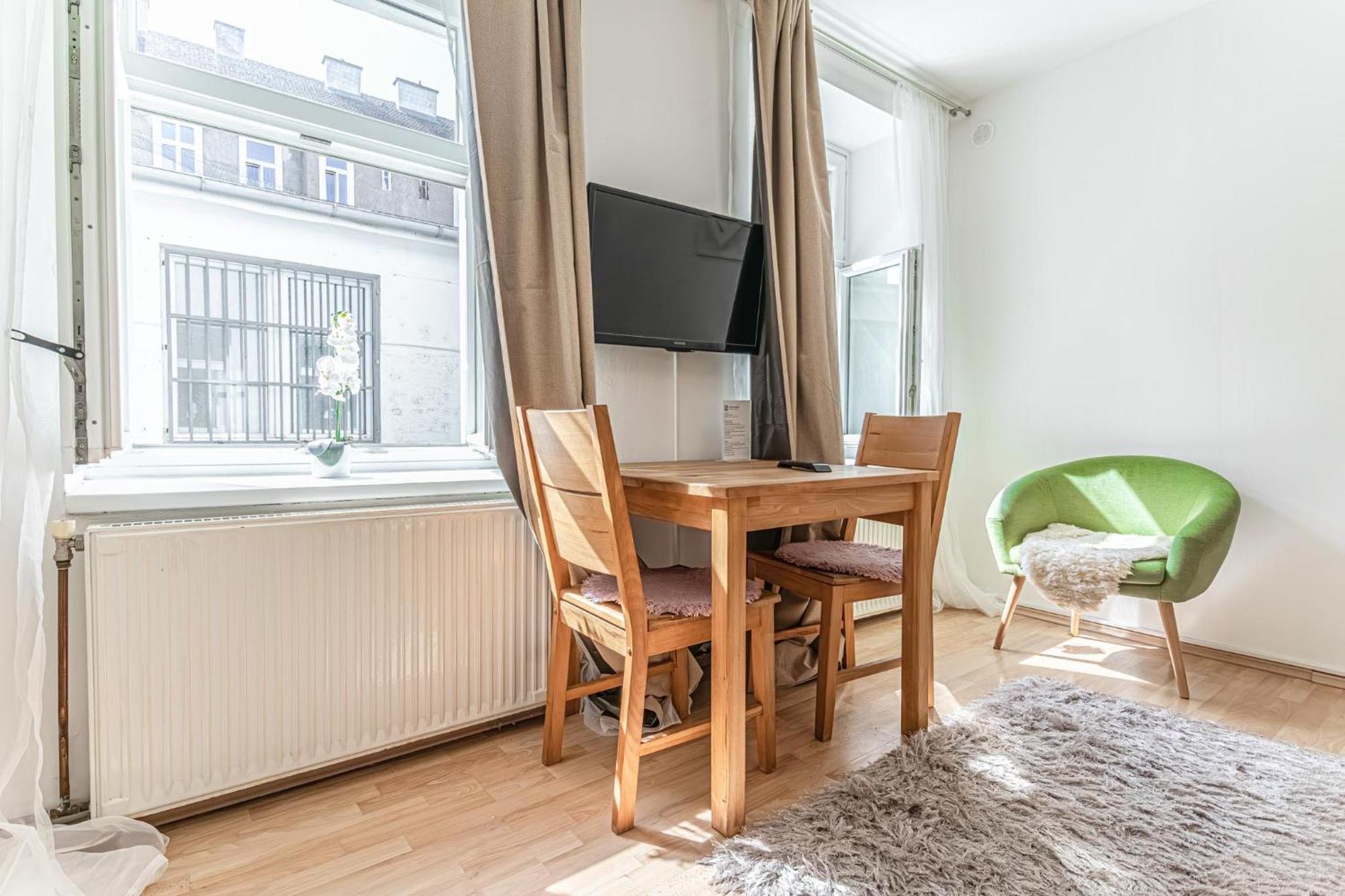 City Vibes: 1Br Apt, 10 Min To Westbahnhof Vienna Exterior photo